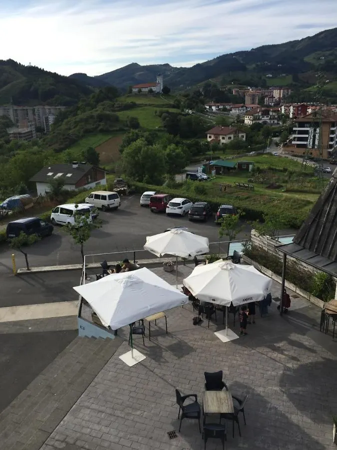 Abaraxka Hostel: Green Urola Trail to Beach and Mountain Nature Azcoitia