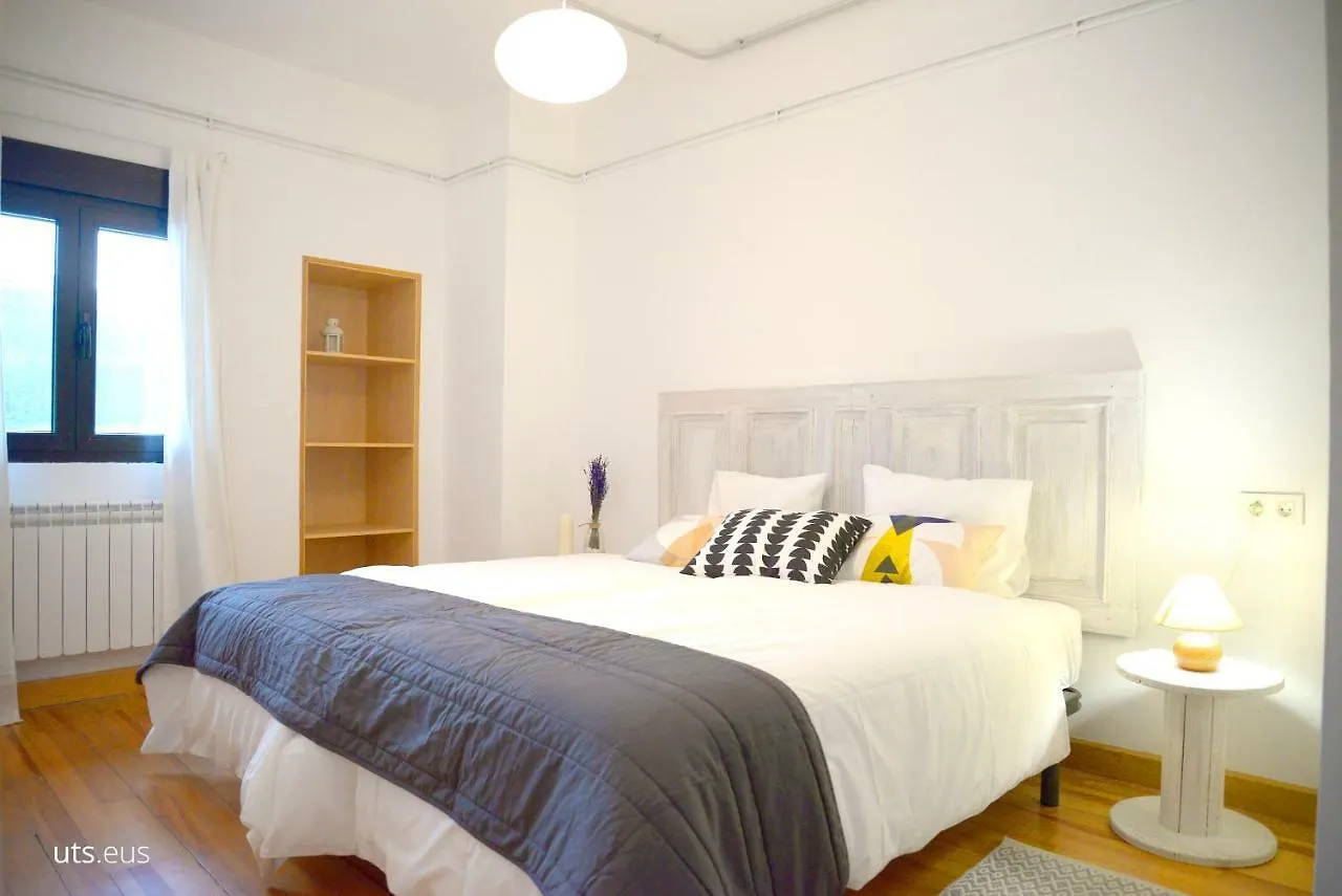 Hostel Abaraxka Hostel: Green Urola Trail to Beach and Mountain Nature Azcoitia