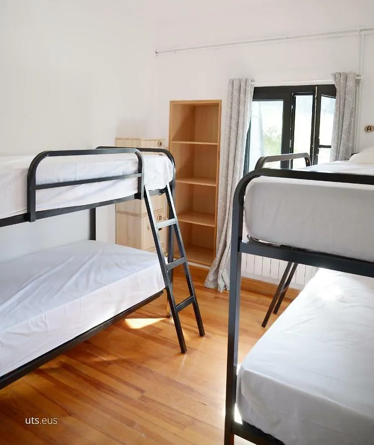 Hostel Abaraxka Hostel: Green Urola Trail to Beach and Mountain Nature Azcoitia