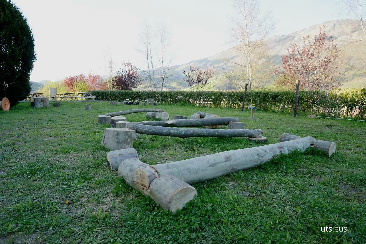 Abaraxka Hostel: Green Urola Trail to Beach and Mountain Nature Azcoitia